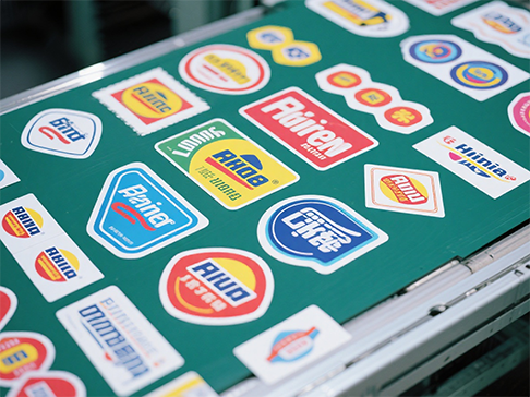 Какав ласерски контролер се може користити за самолепљиво ласерско сечење